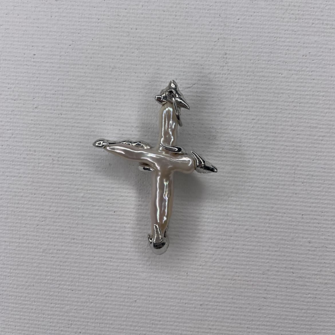 frozen cross pendant 01
