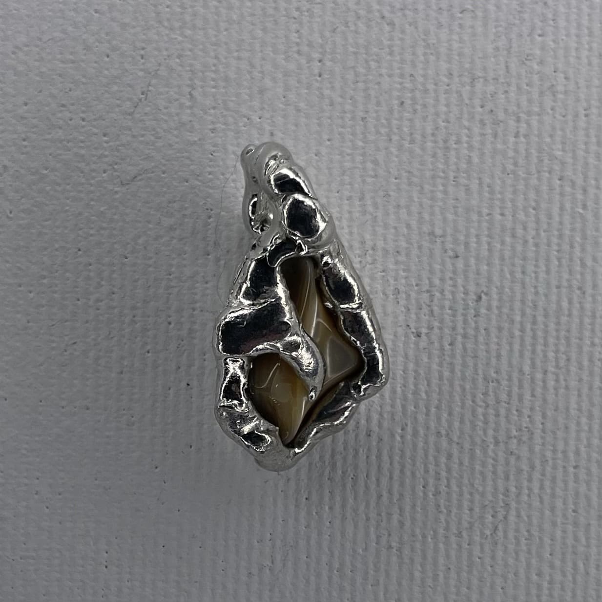 nacre pendant - verdintils