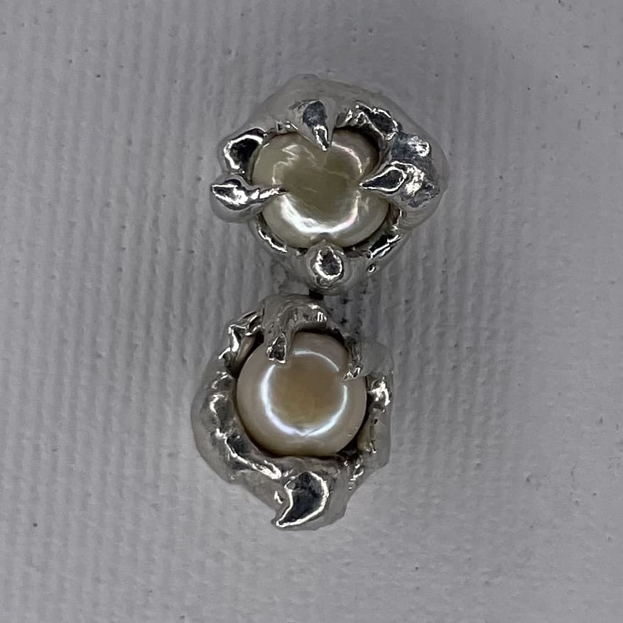 white ear studs - verdintils