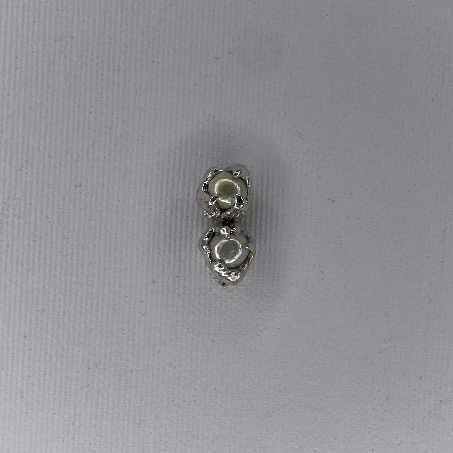 green-white ear studs - verdintils