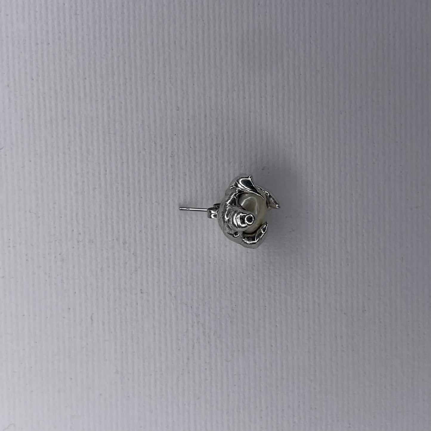 white ear studs - verdintils