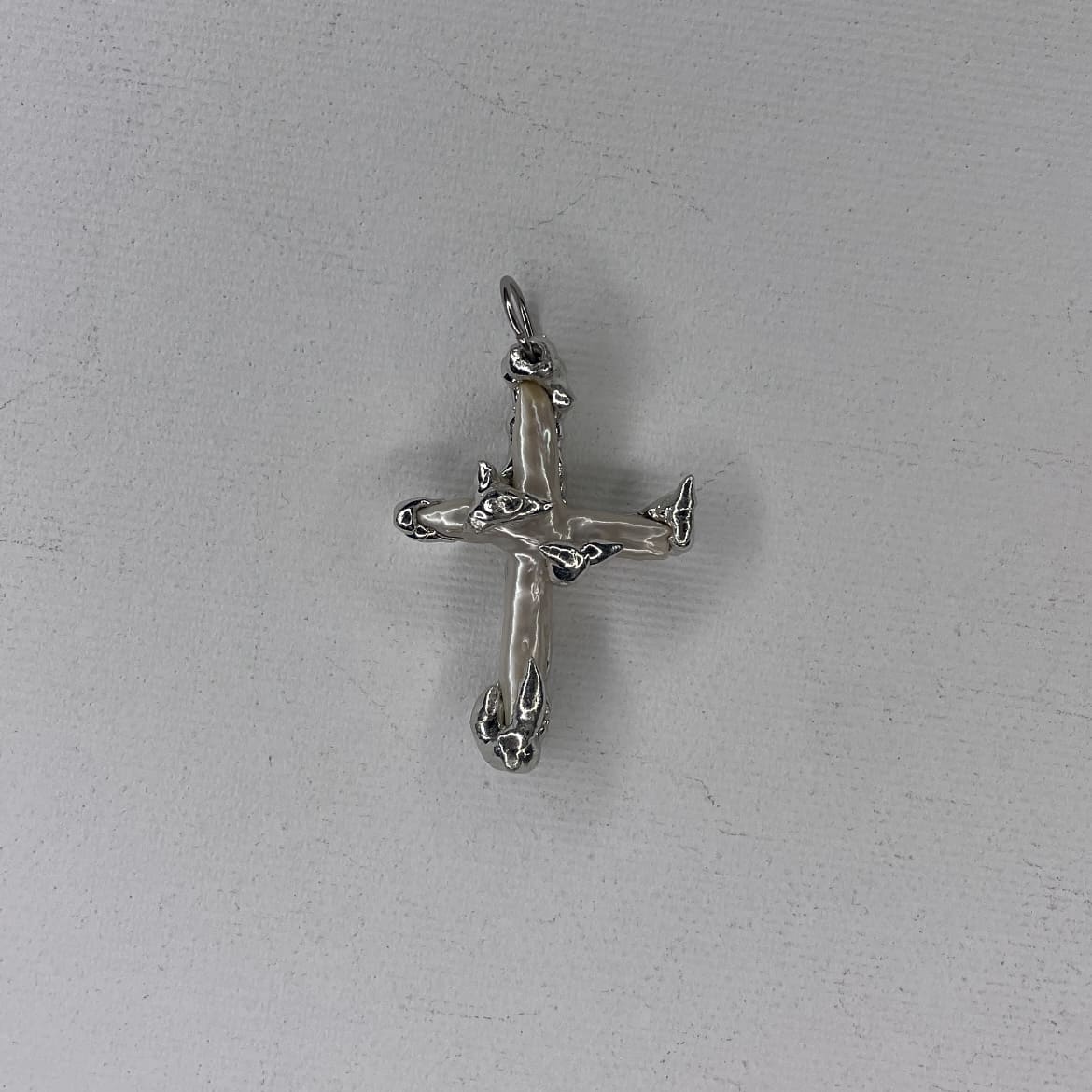 frozen cross pendant 02