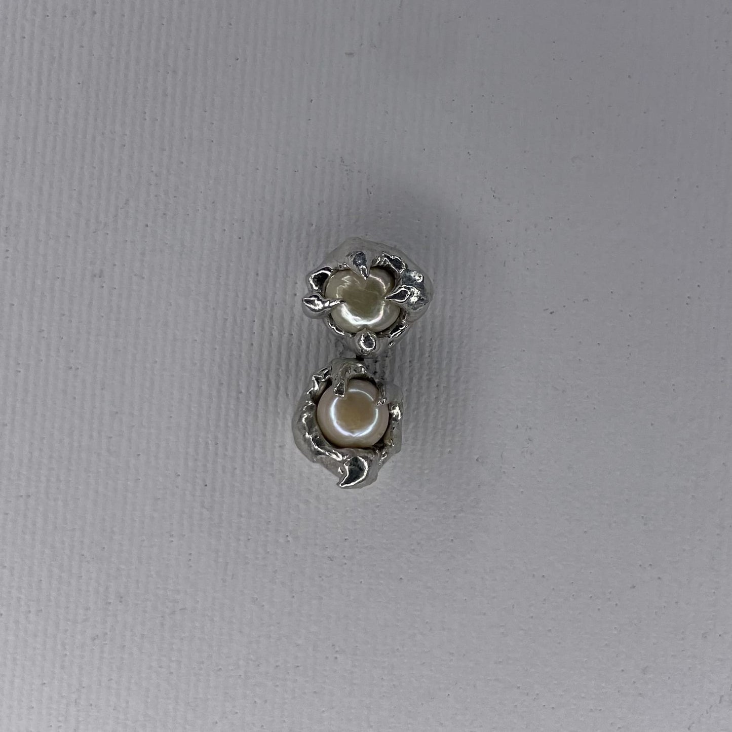 white ear studs - verdintils