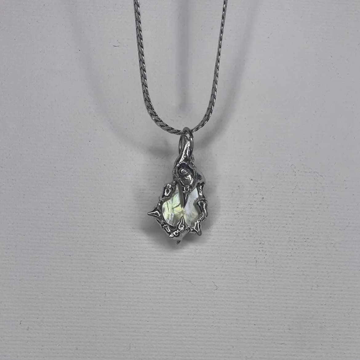 mother-of-pearl pendant 02