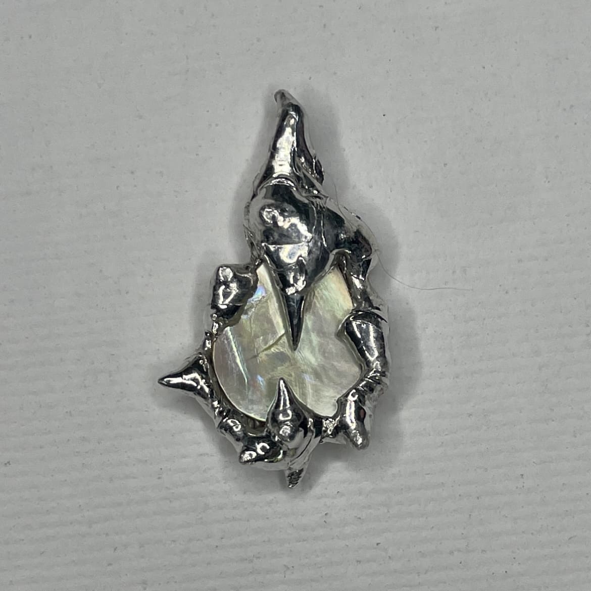 mother-of-pearl pendant 02
