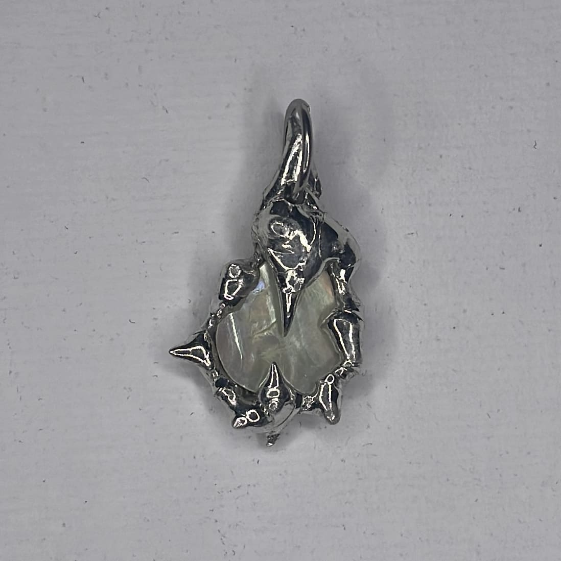 mother-of-pearl pendant 02