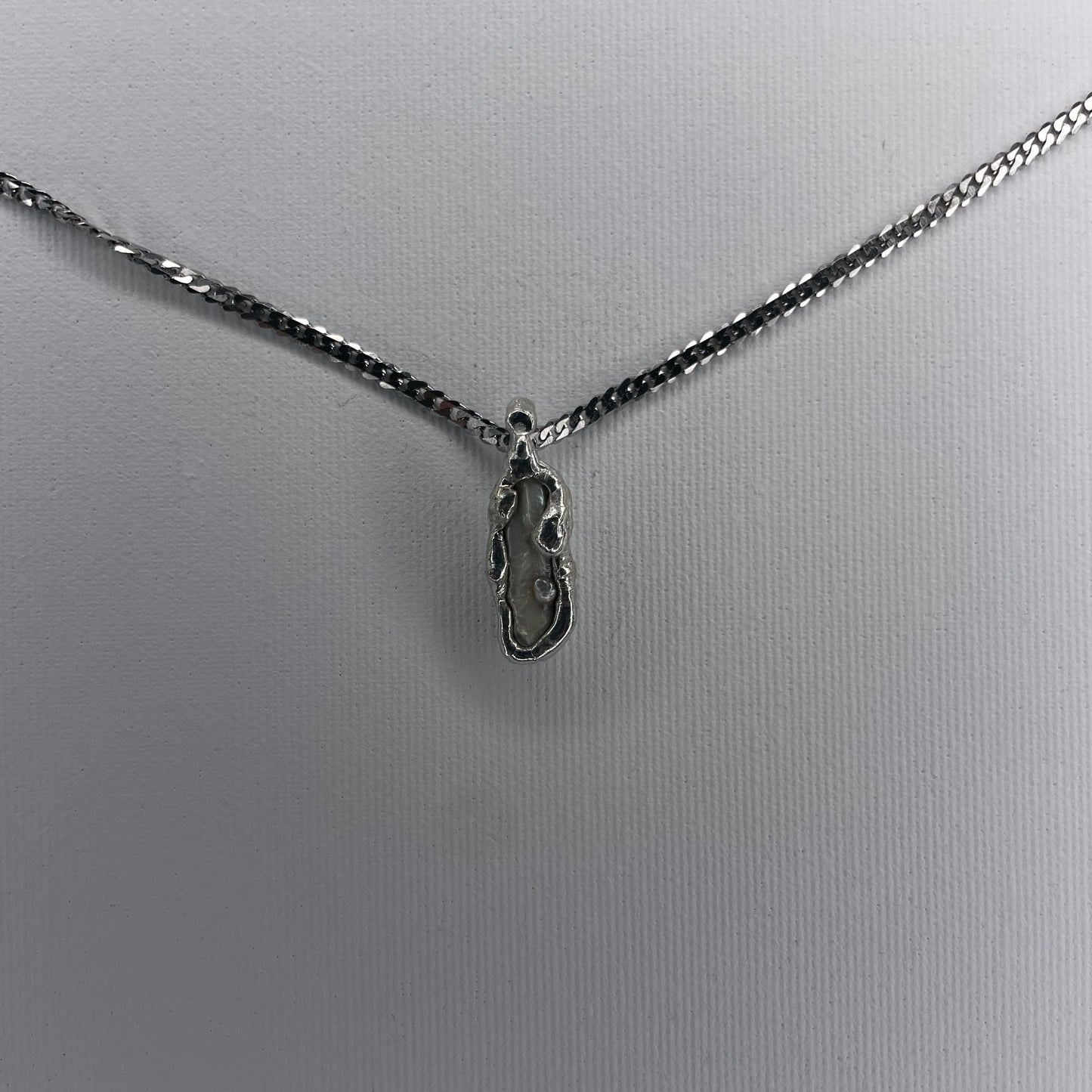 005 white pearl pendant - verdintils