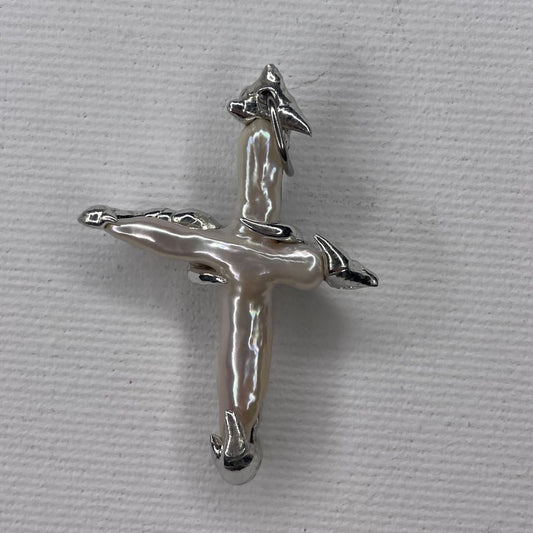 frozen cross pendant 01