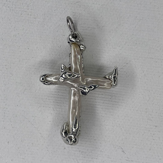 frozen cross pendant 02