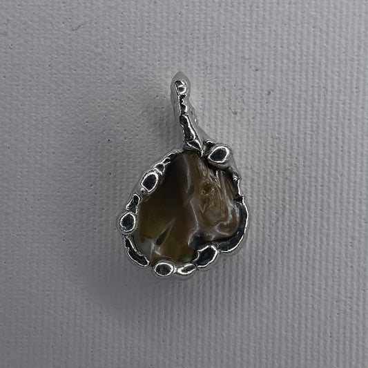 (01) coral shell pendant - verdintils